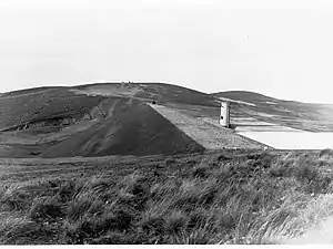 Staudamm, Wasserturm und Stausee kurz nach der Fertigstellung um 1903