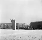 Luftbrückendenkmal vor dem Flughafen Tempelhof, 1954