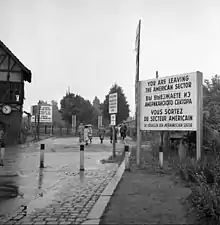 Grenzübergang am Bahnhof Düppel-Kleinmachnow, 1955