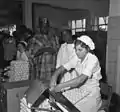 Politiker aus Nigeria bei Besichtigung der Fa. Verpoorten, 1961