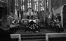 Trauerfeier: Chargierte am Sarg (1962)