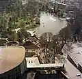 Der Stadtgarten während der Bundesgartenschau 1967. Unten die Schwarzwaldhalle (links) und die Nancyhalle