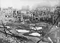 Zerstörtes Stadtviertel (Sommer 1944)