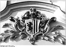 Wappen an der Fassade des Gewandhauses, Innere Altstadt