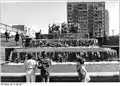Wasserkaskade auf dem Berliner Platz nach Fertigstellung (1987)