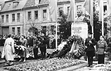 Enthüllung des Stalindenkmals von Max Roßdeutscher (Bild des Bundesarchivs von 1954)