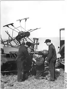 Pritzwalk, Reparatur einer Erntemaschine, 26.7.1954