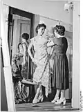 Brigitte Bronne-Drebitz im privaten DDR-Betrieb Lucie Kaiser in Altenburg (1955)