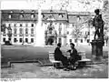 Blick über den „Platz der DSF“ zur Kurmainzischen Statthalterei (1957)