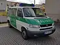 Streifen­wagen in alter grün-weißer Farbgebung