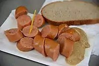 Burenwurst mit süßem Senf und Brot