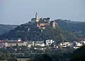 Stadtsilhouette mit erhöht liegendem Kastell links