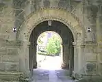 Das romanische Haupttor