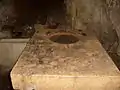 Steinplatte mit eingearbeiteter Opferschale