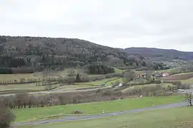 Bild 3: Ansicht des Zaunsbacher Berges von Nordosten über dem Tal der Trubach (Dezember 2014)