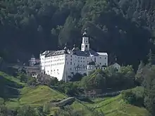Stift Marienberg im Sommer