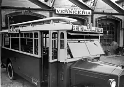 Lancia-Omicron Frontansicht und Hubdach