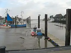 Hafen von Fedderwardersiel bei Niedrigwasser