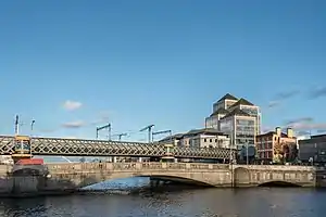Butt BridgeDroichead na Comhdhála