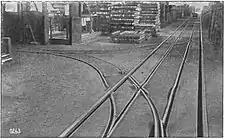 Bei Straßenbahnkreuzungen oder Mehrschienengleisen brauchten die durchgehenden Normalspurgleise nicht unterbrochen werden