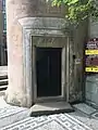 Aktuelle Eingangstür zum Schwarzen Turm aus dem Jahr 1553