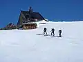 Cabane Arpitettaz im Frühjahr