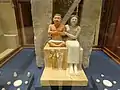 Zwerg Seneb mit seiner Frau (2400–2500 v. Chr.)