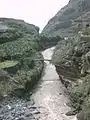 Flussbett un­ter­halb der Kir­che Nues­tra Se­ño­ra de las An­gus­tias nach Stark­re­gen