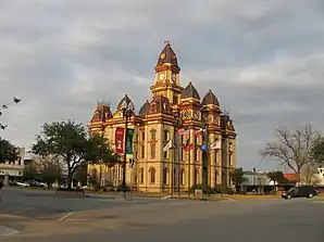 Das Caldwell County Courthouse in Lockhart im Caldwell County Courthouse Historic District, gelistet im NRHP mit der Nr. 78002902