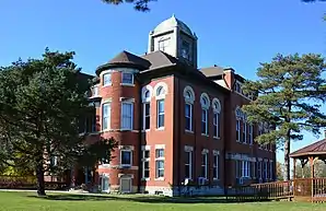 Das Caldwell County Courthouse in Kingston, gelistet im NRHP mit der Nr. 72000707