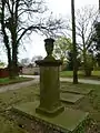 Stele, Ansicht hinten links, 2011
