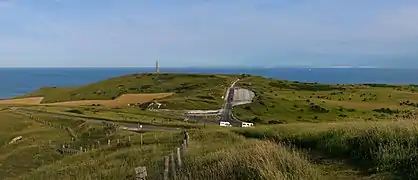 Ansicht von Osten. Rechts hinten die Kreidefelsen von Dover