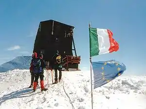 Ansicht der Schmalseite der Hütte