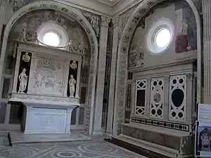 Altar und rechte Seitenwand in der Cappella Piccolomini