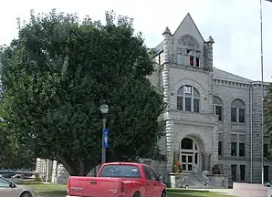 Das Carroll County Courthouse in Carrollton, gelistet im NRHP Nr. 95000858