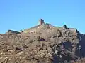 Südseite der Burg, von unten gesehen.