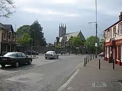 Castleknock. Im Hintergrund die Kirche der Heiligen Brigida St. Brigid’s church