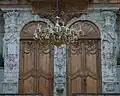 Innenansicht des Westportals unterhalb der Orgel
