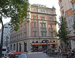 5 Geschosse alt (Mitte)/8 Geschosse neu (links),Budapest, Belváros-Lipótváros Innenstadt-Leopoldstadt,V. Bezirk