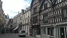 Platz vor dem Rathaus im Stadtzentrum von Auxerre