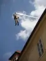 Aufgehängter Sigmund Freud in einer Gasse der Prager Altstadt
