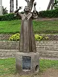 Denkmal für Chabuca Granda von Fausto Jaulis, eingeweiht am 24. Oktober 1992 im Distrikt Barranco, neben der Puente de los suspiros. Eine Nachbildung befindet sich auf der Plaza Chabuca Granda in Santiago de Chile.