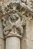 Kapitell am Portal
