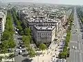 Avenue de Friedland – Blick vom Triumphbogen (links), rechts die Avenue des Champs-Élysées (August 2005)
