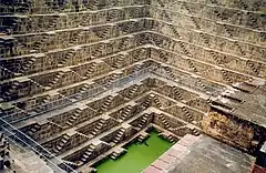 Chand Baori im Dorf Abhaneri bei Jaipur, Rajasthan