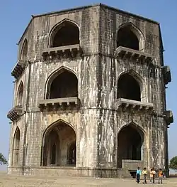 Mausoleum des Ministers Salabat Khan(Ende 16. Jh.)