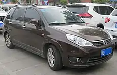 Der Changhe-Suzuki Liana A6 mit dem ungefähr ab Mitte 2011 benutzten Changhe-Suzuki-Logo.