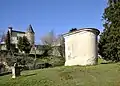 Schlosskapelle (hinten links das Schloss)