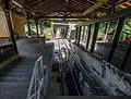 Haltestelle im Innern des Bahnhofs