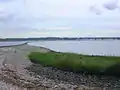Der Tombolo, im Hintergrund der Walnut-Beach von Milford